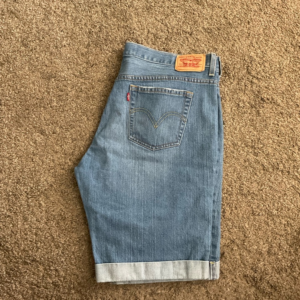 Vintage Levi’s Y2K Jean Shorts 16
